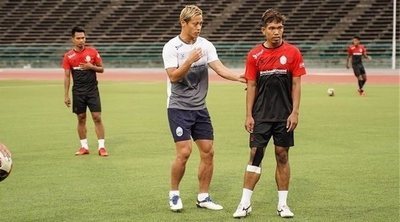 Keisuke Honda, Vitesse y Camboya, una unión bastante especial