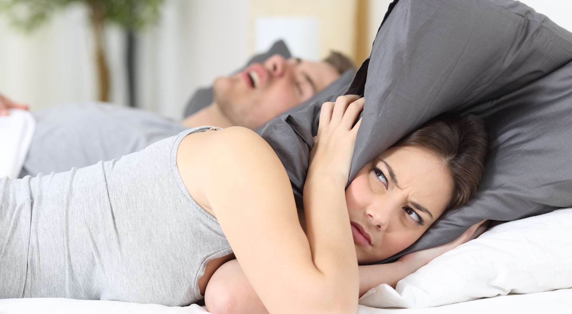 Qué hacer si tu pareja ronca: el problema más escondido en la relación -  MENzig