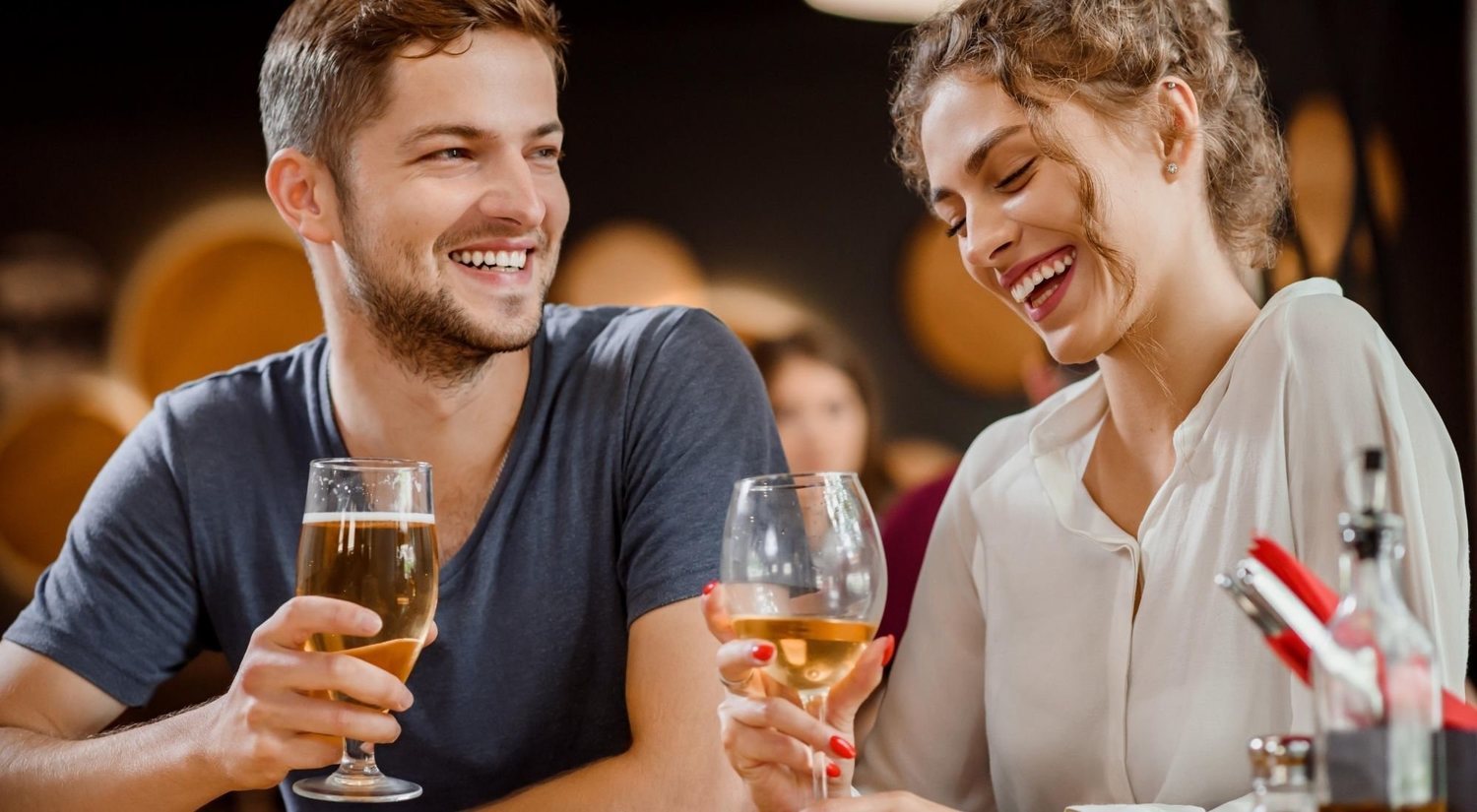 Beber o salir de bares con tu pareja: por qué deberías hacerlo