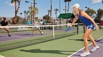 Pickleball: las reglas del deporte de raqueta que supera al tenis en número de jugadores