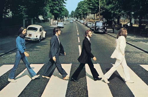 La banda británica The Beatles fue rechazada por múltiples discográficas antes de convertirse en el grupo pop más famoso del mundo.