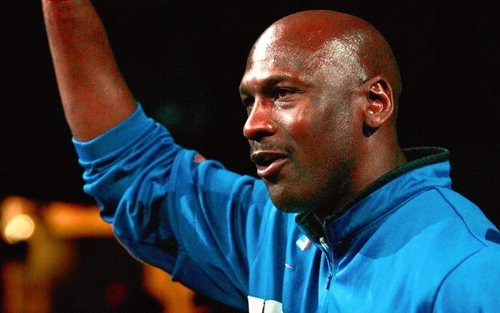 Michael Jordan fue rechazado en el equipo de baloncesto de su instituto antes de covertirse en uno de los mejores jugadores de todos los tiempos.