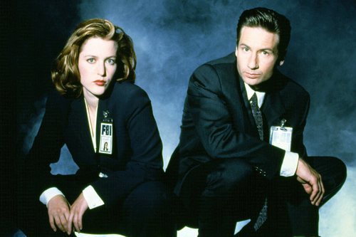 Los agentes Mulder y Scully protagonizan una de las series de terror más longevas de la historia, 'Expediente X'.