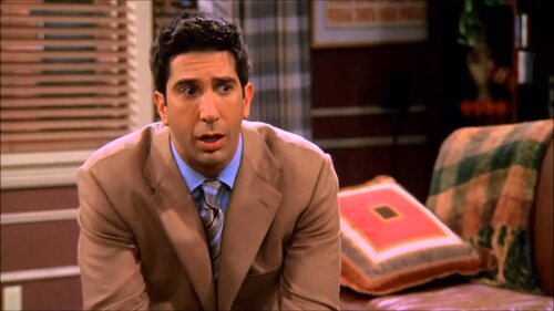En el episodio 5 de la temporada 4 Ross dice que su cumpleaños es en diciembre, pero en el episodio 2 de la novena dice que es el 18 de octubre