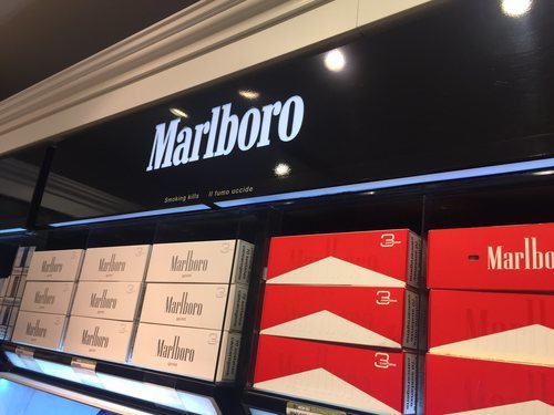 Altira, la empresa que produce Marlboro en Estados Unidos, ha decidido poner remedio al descenso de sus ventas mediante la compra del 45% de las participaciones de Cronos Group, compañía canadiense productora de marihuana.