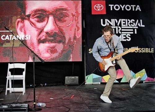 Borja Catanesi ganó los Universal Street Games a mejor músico callejero del mundo.