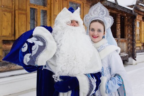 El Ded Moroz siempre va acompañado de su nieta