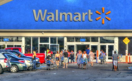 La instalación de Walmart supone un peligro para el pequeño comercio local.