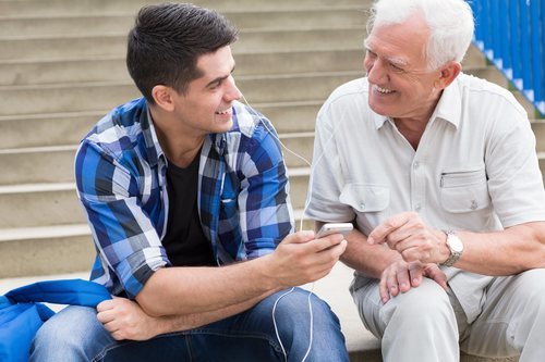 'Adopta un Abuelo' conecta personas de diferentes edades