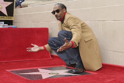 Snoop Dog, inaugurando su placa en el paseo de la fama de Hollywood