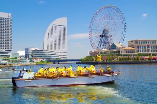 En la Ocean Pikachu Parade los Pikachu navegan por el puerto de Yokohama.