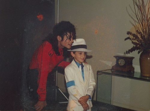 Michael Jackson con Wade Robson, uno de los protagonistas del documental.