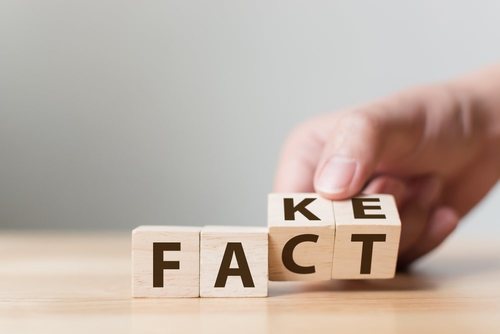 Distinguir los hechos de las falsedades, el elemento fundamental para estar bien informados.