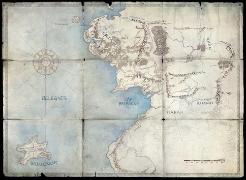 La cuenta oficial de Twitter de la serie de Amazon fue subiendo imágenes de los mapas elaborados por Amazon. Aquí podemos ver la isla de Númenor, origen del linaje de Aragorn.