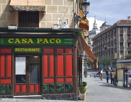 Casa Paco o Bar de la Plaza son los nombres más comunes
