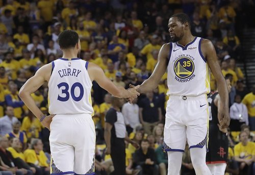 Durant y Curry, dos de los mejores jugadores de la NBA, a punto de perderla