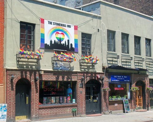 El Stonewall Inn en la actualidad es un símbolo de la lucha por los derechos LGTBIQ+