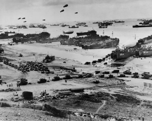 Semanas antes del Desembarco de Normandía, la Tropa X tuvo que verificar la existencia de minas hipersensibles en las playas.