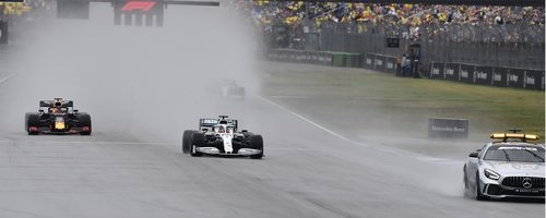 El 'safety car' salió varias veces en la carrera, pero la FIA arriesgó