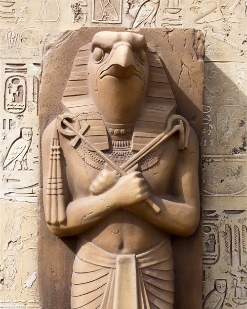 Representación de Ra, dios del Sol en la mitología egipcia