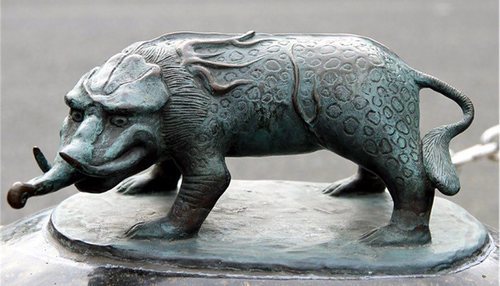 El baku actualmente es una especie de tapir o jabalí, ya no es una forma híbrida