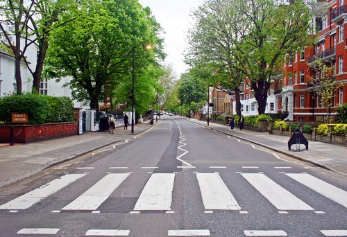 El paso de cebra de Abbey Road se ha convertido en un lugar emblemático de Londres.