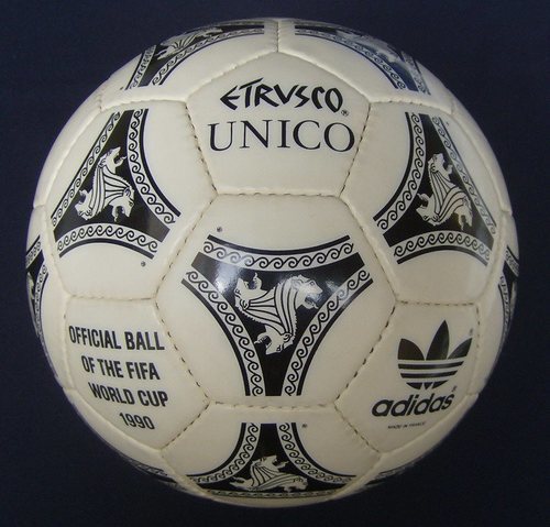 Adidas Etrusco, el balón que consiguió la impermeabilización total.