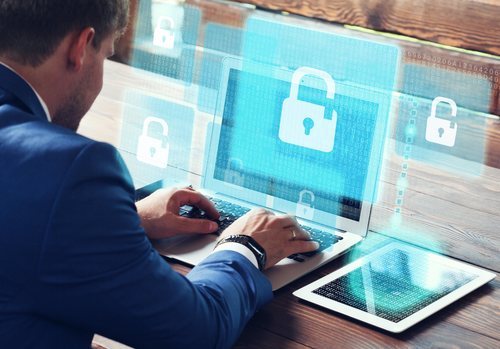 Proteger datos de la propia empresa y de los clientes es tan importante que se contratan especialistas en ciber seguridad para mejorar los sistemas.