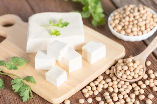 El tofu es un alimento de origen oriental que poco a poco ha ido calando en la cesta de la compra de los españoles.