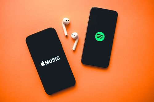 Spotify sigue ganado la guerra a Apple Music y se vería beneficiada de la decisión de Apple.