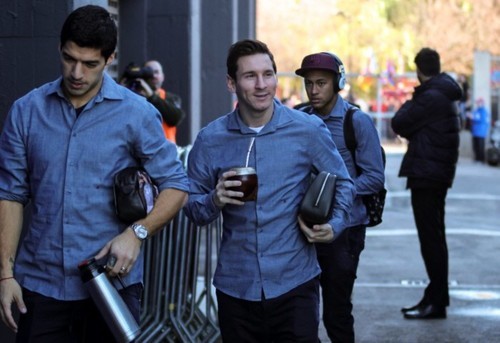 Messi (argentino) y Luis Suárez (uruguayo) compatiendo mate.