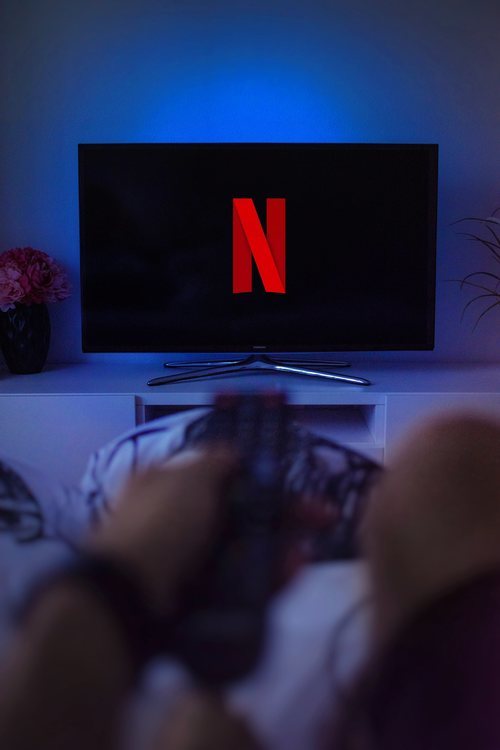 Seamos sinceros: lo último que nos apetece tras un duro día es dedicar una hora a decidir qué ver en Netflix.
