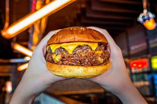 La Kevin Bacon, una de las hamburguesas más populares de Goiko Grill