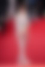 Timothée Chalamet con un total look plateado, imagen de sustitución
