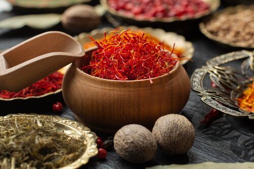 Los árabes introdujeron especias como canela, azafrán, jengibre y clavo en la gastronomía de otras regiones africanas.